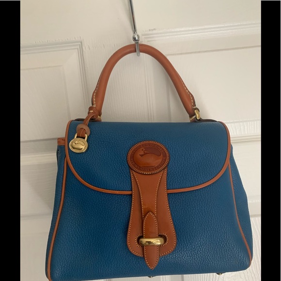 Dooney & Bourke Handbags - RARE Dooney & bourke Essex Carrier Leather bag